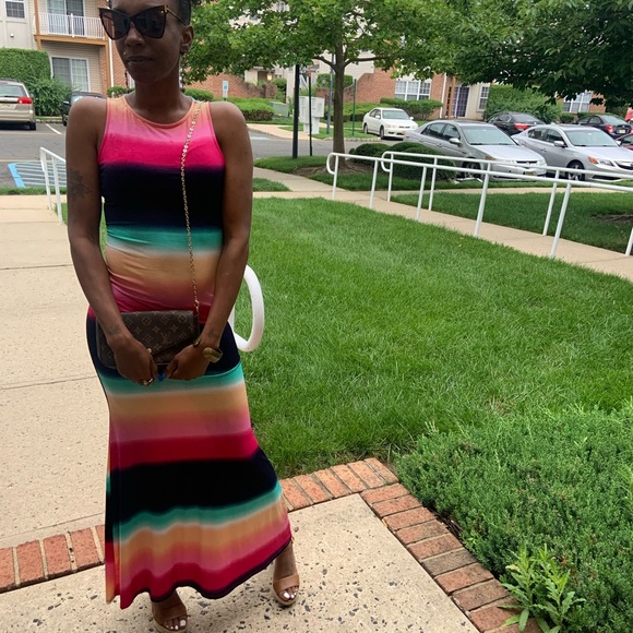 Maxi dress with cut out back - Picture 5 of 6